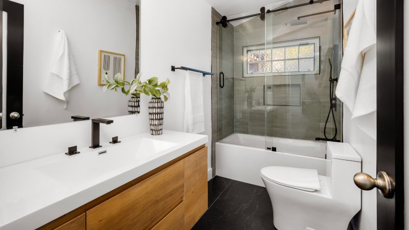 How To Tell When It’s Time for Bathroom Remodeling